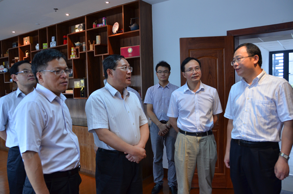 省委副書(shū)記李強視察中茶拍公司