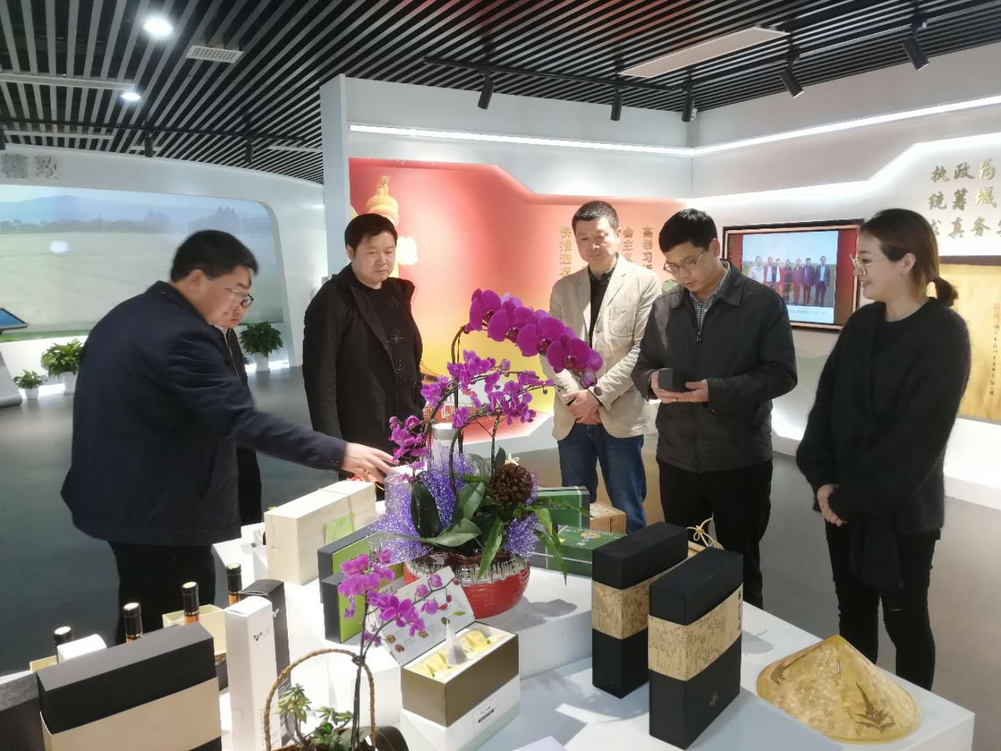 普安縣委書(shū)記農文海一行考察浙茶集團特種茶中心