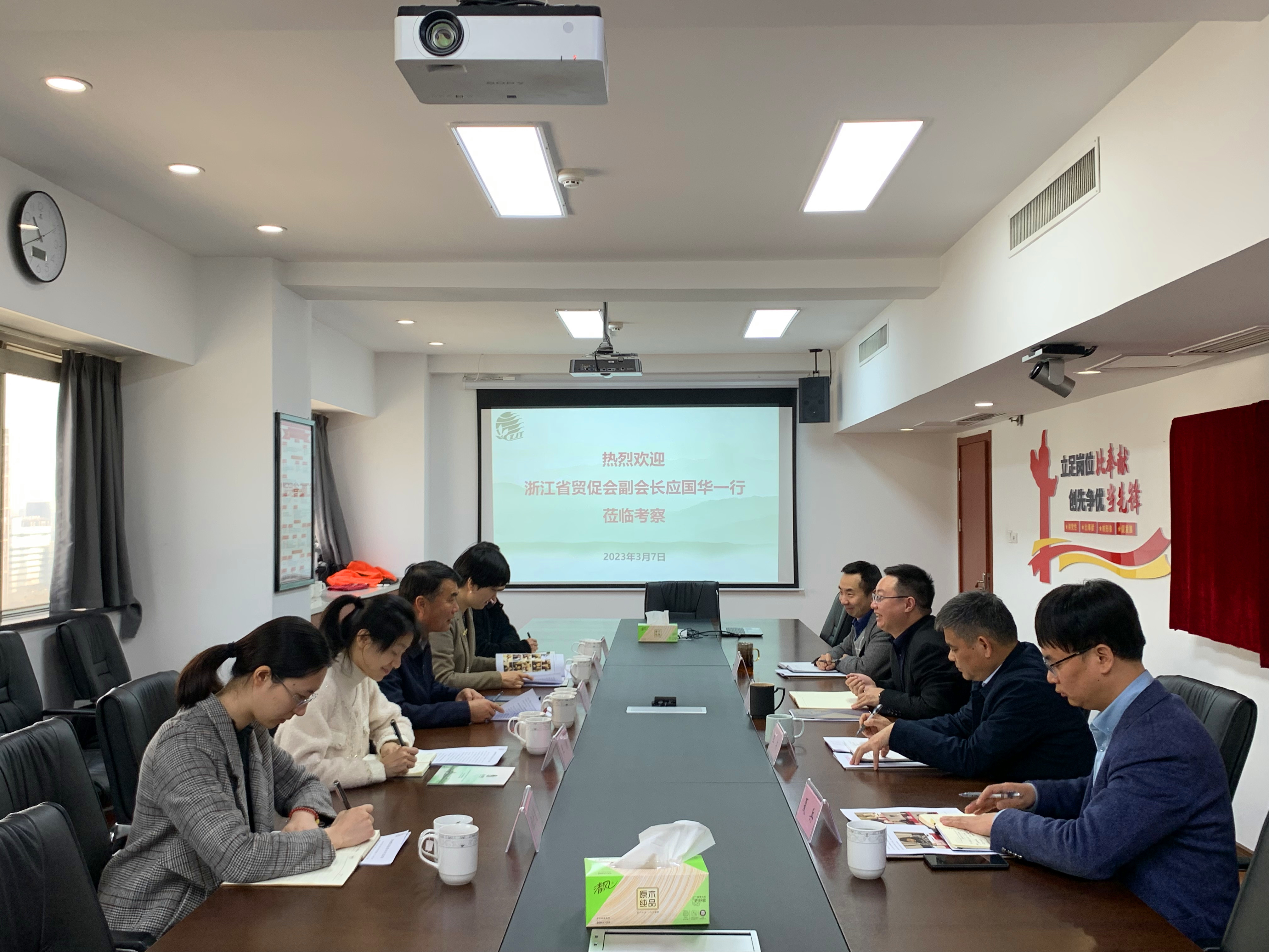 浙江省貿促會(huì )、省國際商會(huì )副會(huì )長(cháng)應國華一行蒞臨浙茶集團考察