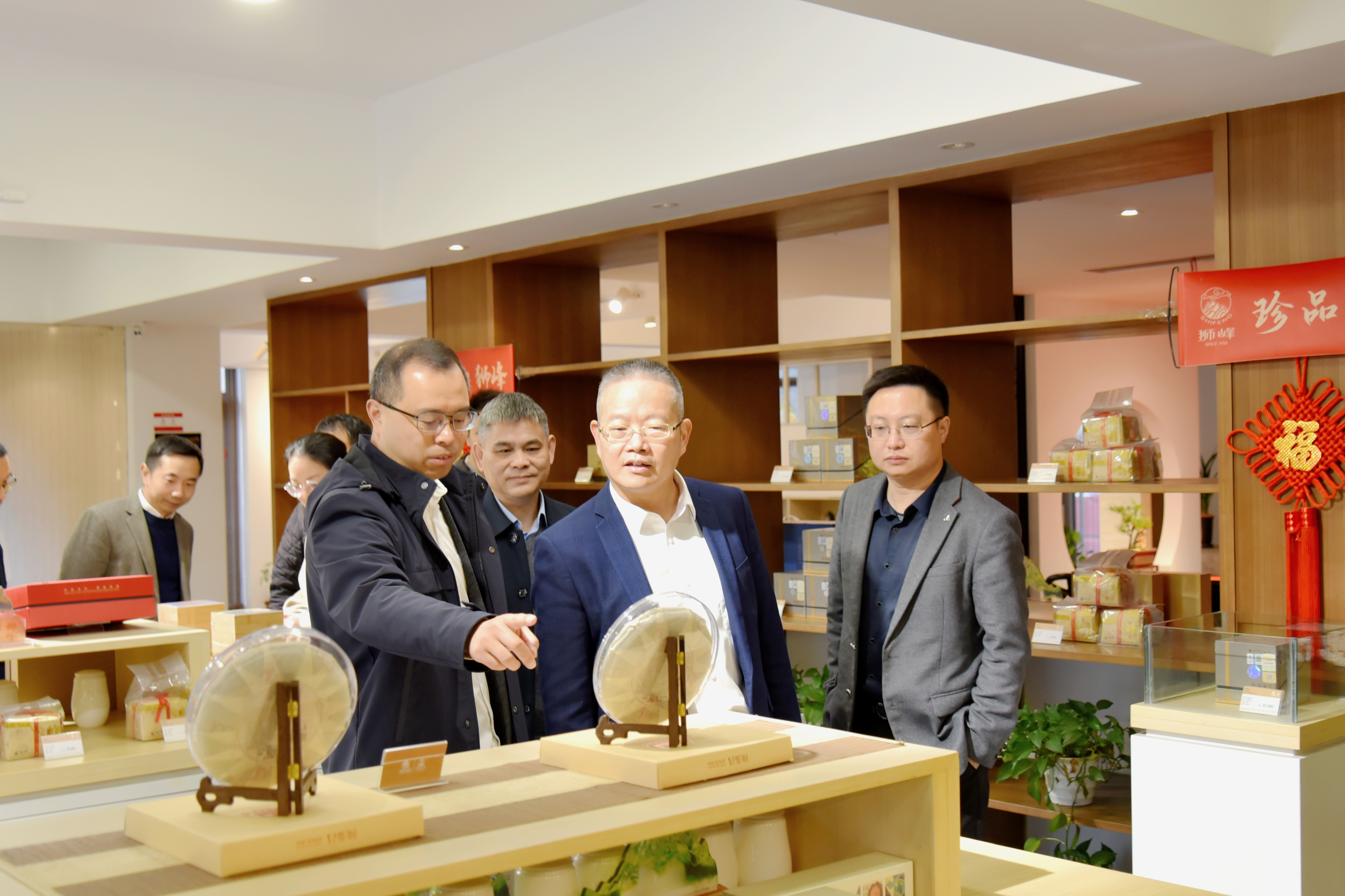 省供銷(xiāo)社副主任董益彪到浙茶集團指導調研